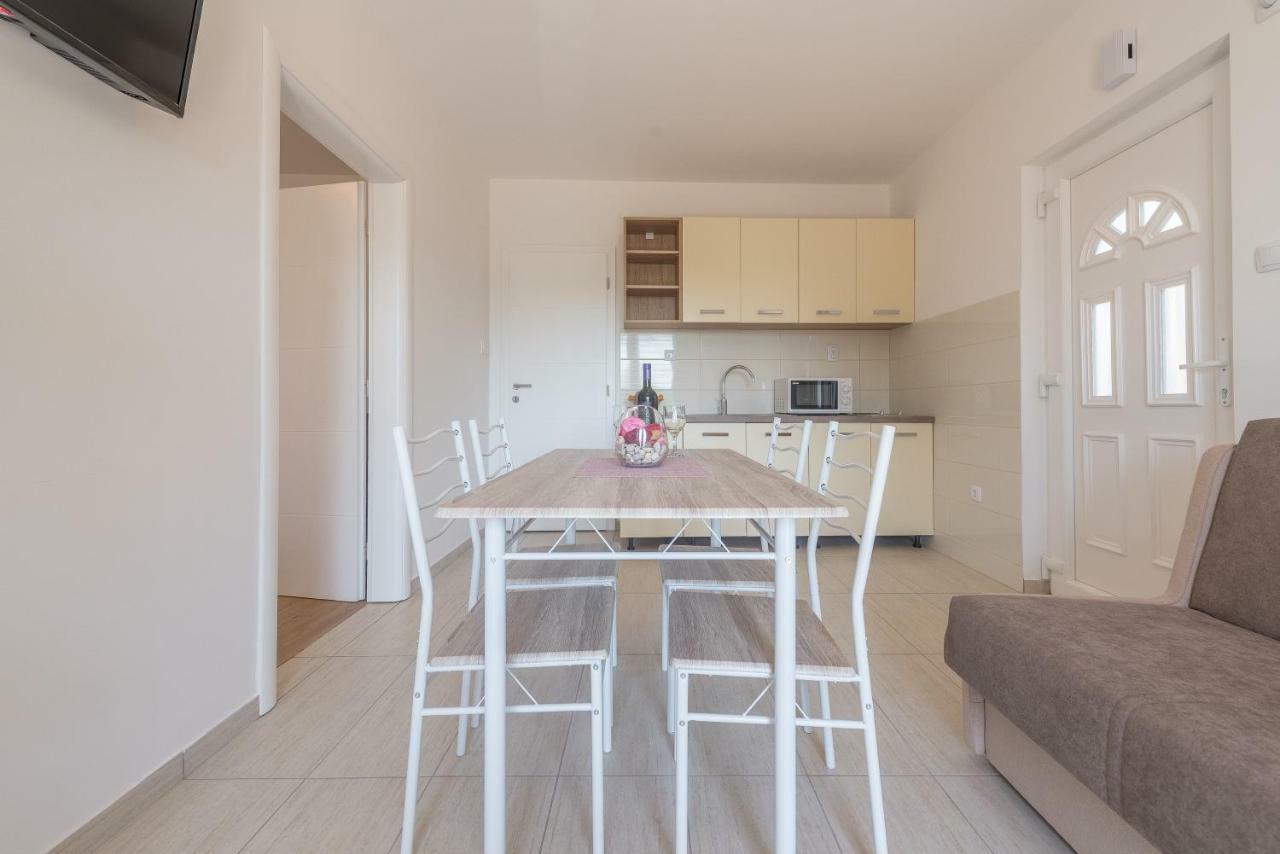 Apartmani Dupor ゴルニ・カリン エクステリア 写真
