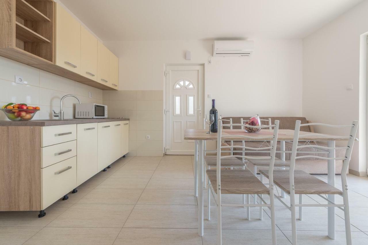 Apartmani Dupor ゴルニ・カリン エクステリア 写真