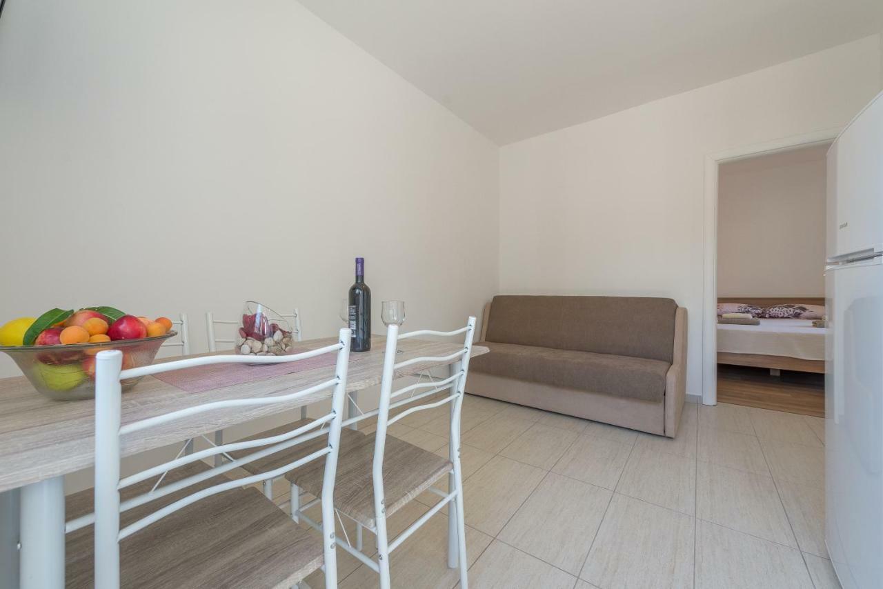 Apartmani Dupor ゴルニ・カリン エクステリア 写真