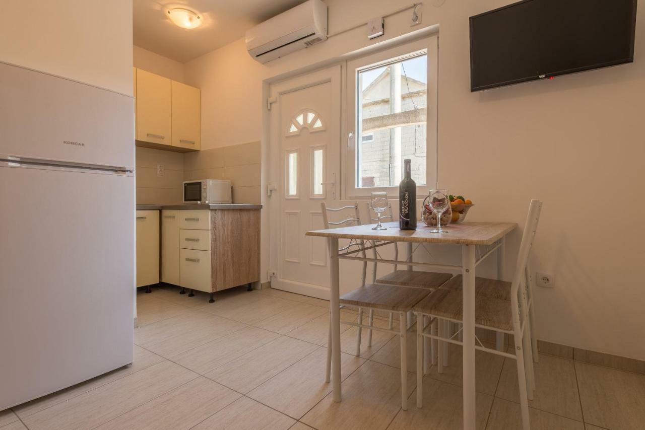 Apartmani Dupor ゴルニ・カリン エクステリア 写真