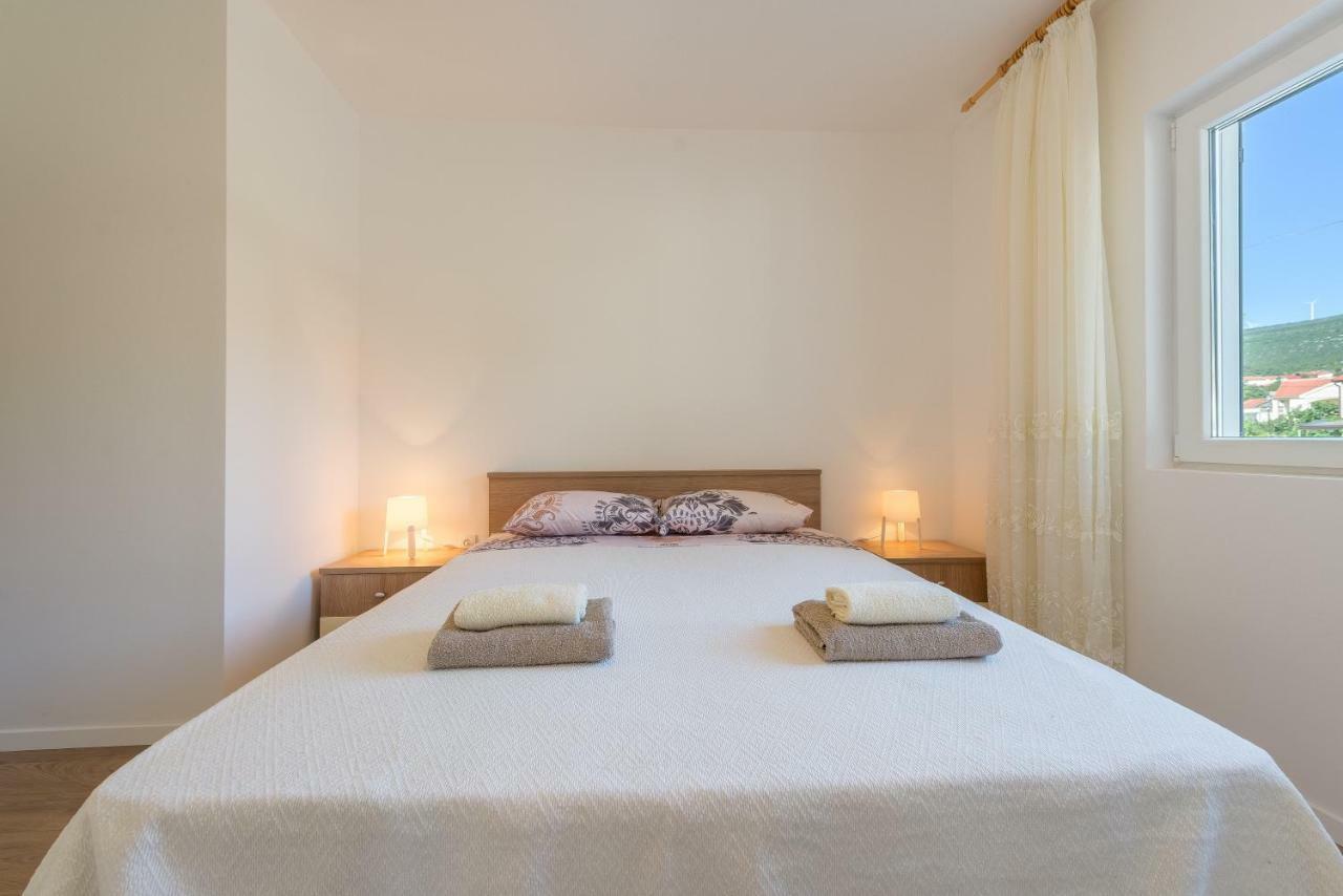 Apartmani Dupor ゴルニ・カリン エクステリア 写真